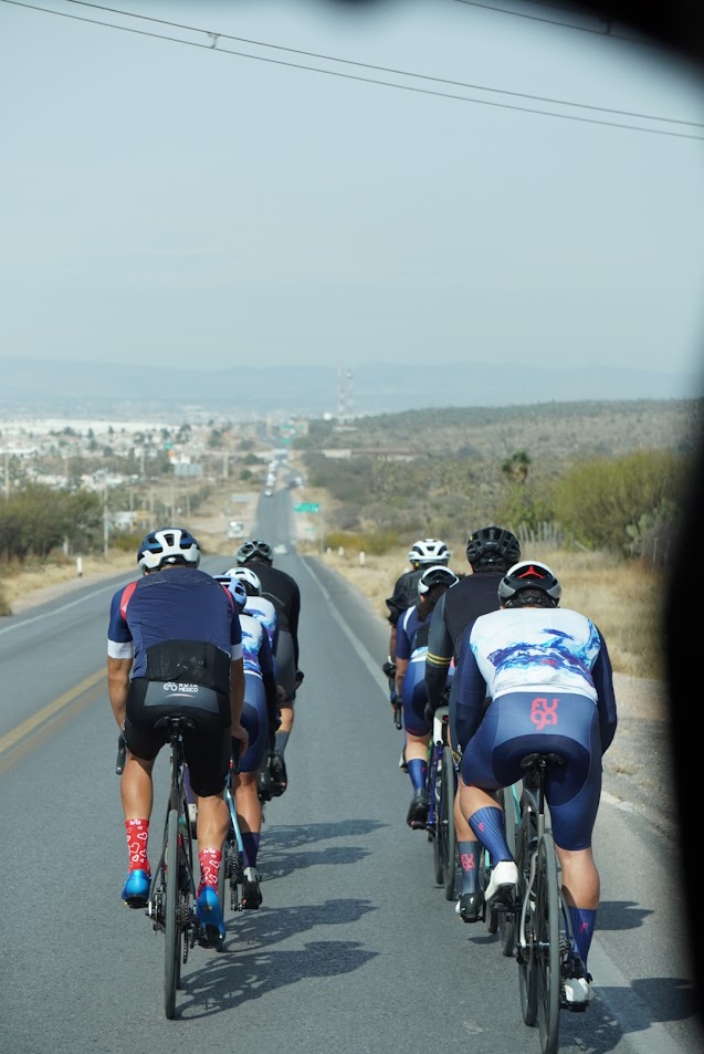 Ciclistas entrentnado en San Luis Potosi